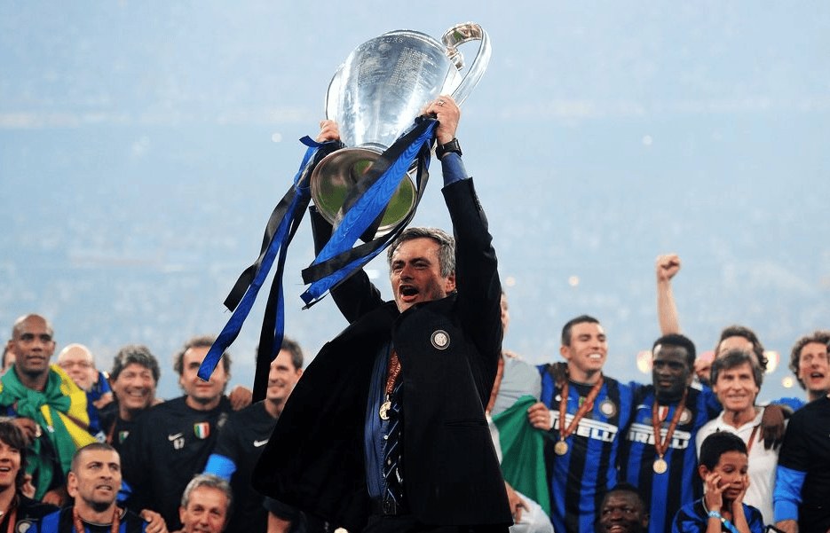 穆里尼奥执教曼联第二年获得亚军，算得上成功吗？